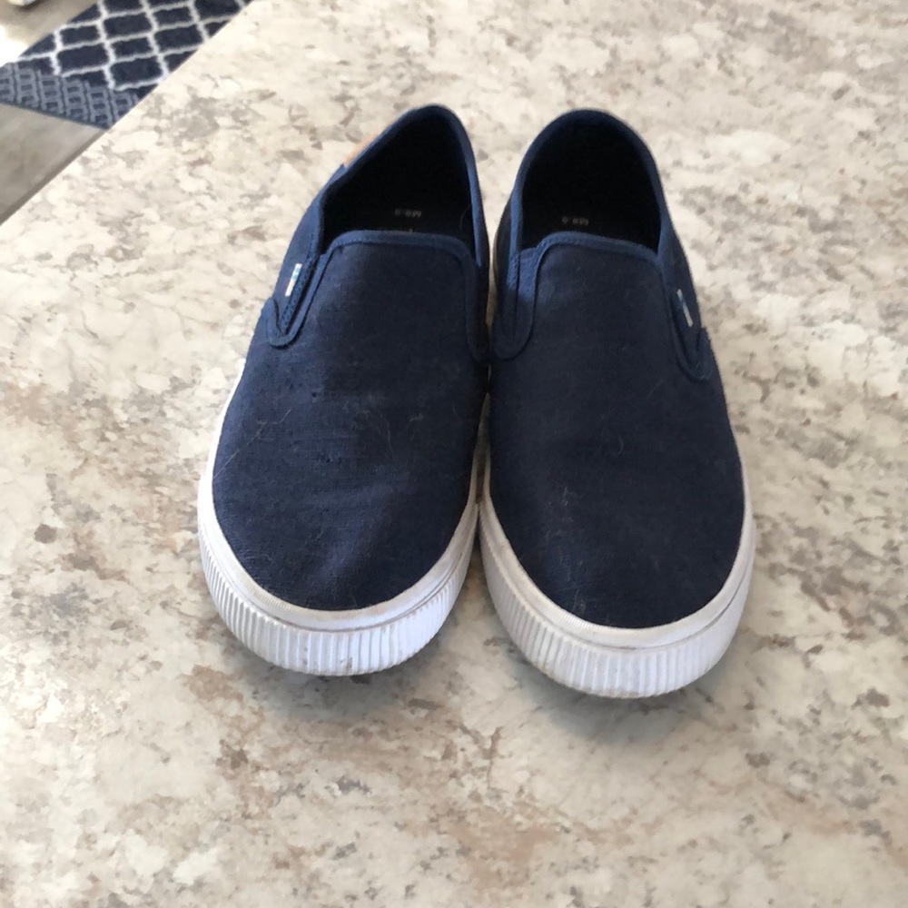 Toms casual slip on shoes size 8.5